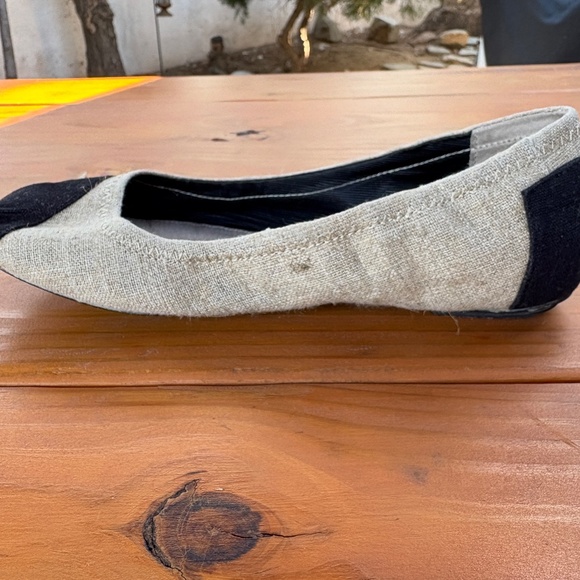 Toms Burlap and Canvas Ballet Flats, Black and Tan Size 8.5 - Picture 4 of 9